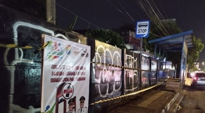 Cat Putih di Tengah Harapan