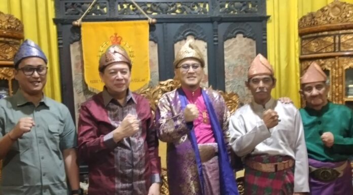 Menyambung Silaturahmi, Menjaga Warisan Zuriat Sultan Mahmud Badaruddin II Kunjungi Istana Adat Palembang