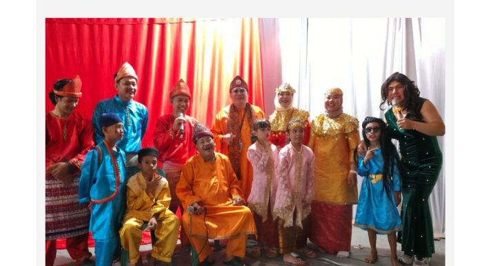 Menyemai Tradisi Regenerasi Teater Dulmuluk di Kampung Tanggo Takat