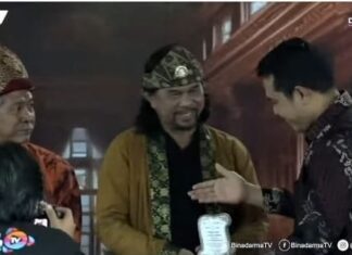 Vebri Al Lintani Terima Bidar Sritures Award 2026, Merajut Kearifan Lokal ke Panggung Global