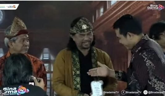 Vebri Al Lintani Terima Bidar Sritures Award 2026, Merajut Kearifan Lokal ke Panggung Global