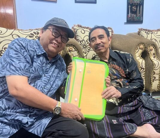Lengkung Pelangi di Ujung Senja