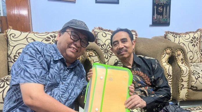 Lengkung Pelangi di Ujung Senja