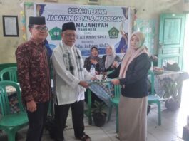 Estafet Kepemimpinan MI Najahiyah Palembang Hafni Zahara Resmi Gantikan Ali Amin