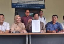 YPLP PT PGRI Sumsel Resmi PTDH Rektor Universitas PGRI Palembang Bukman Lian